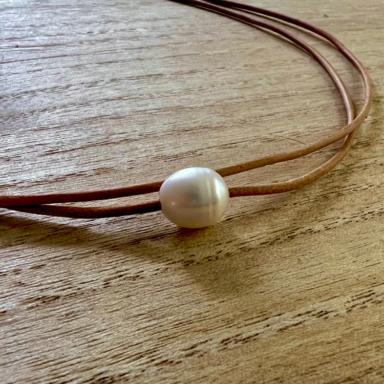 Aphrodite large freshawater pearl and leather necklace